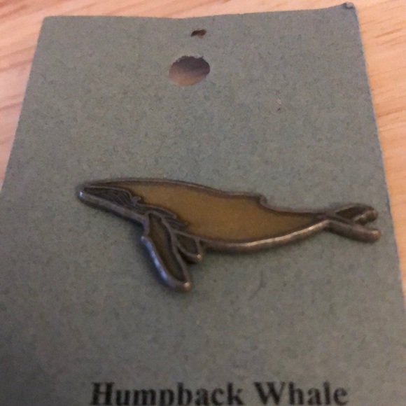 Humpback Whale Pewter Lapel Pin - Picture 2 of 3